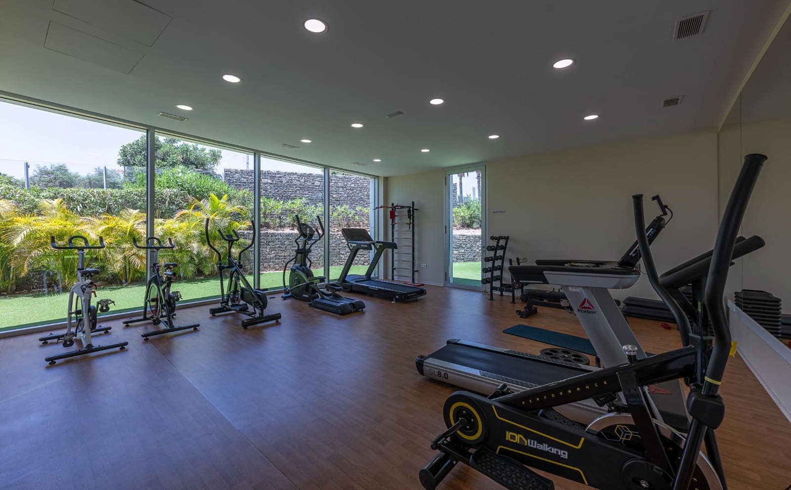 2 Zimmer Apartment zu verkaufen in Estepona mit Pool Garage - 795.000 € (Ref: 9137243)