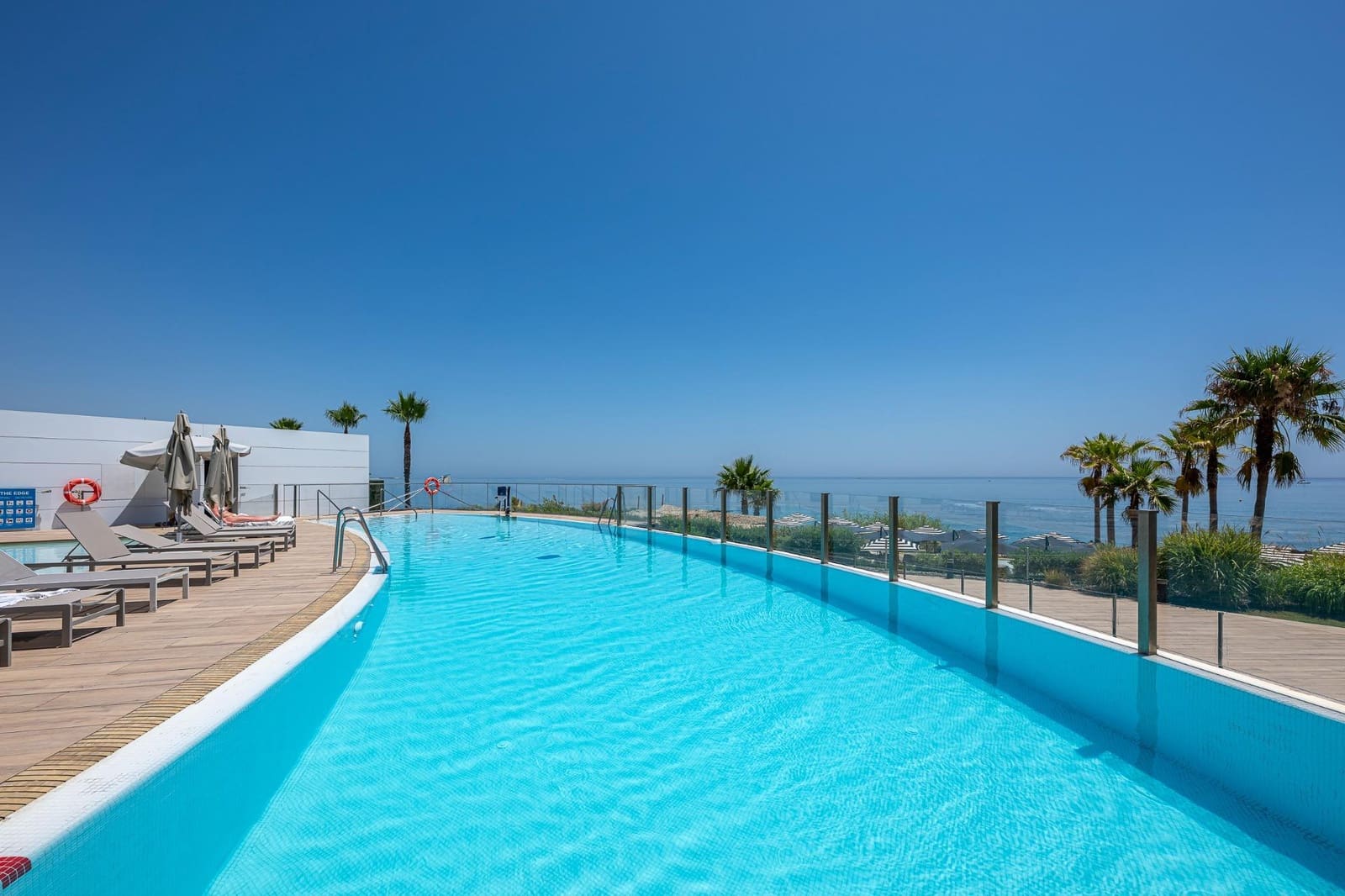 2 Zimmer Apartment zu verkaufen in Estepona mit Pool Garage - 795.000 € (Ref: 9137243)