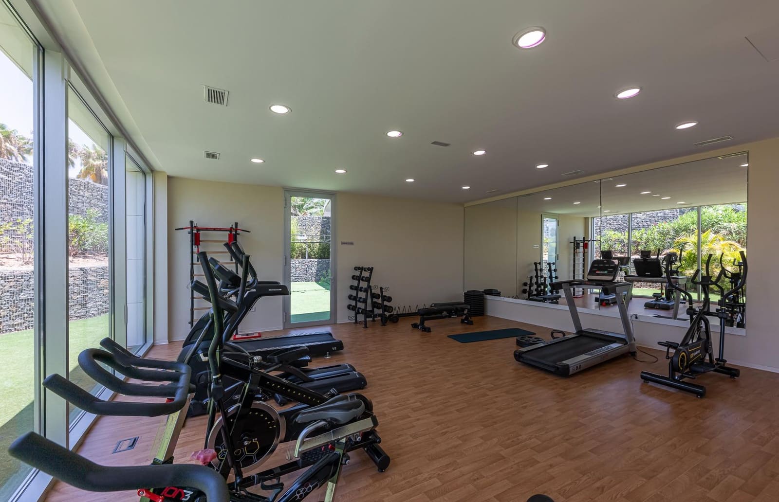 2 Zimmer Apartment zu verkaufen in Estepona mit Pool Garage - 795.000 € (Ref: 9137243)