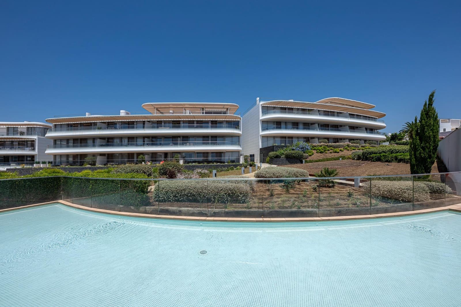 2 Zimmer Apartment zu verkaufen in Estepona mit Pool Garage - 795.000 € (Ref: 9137243)