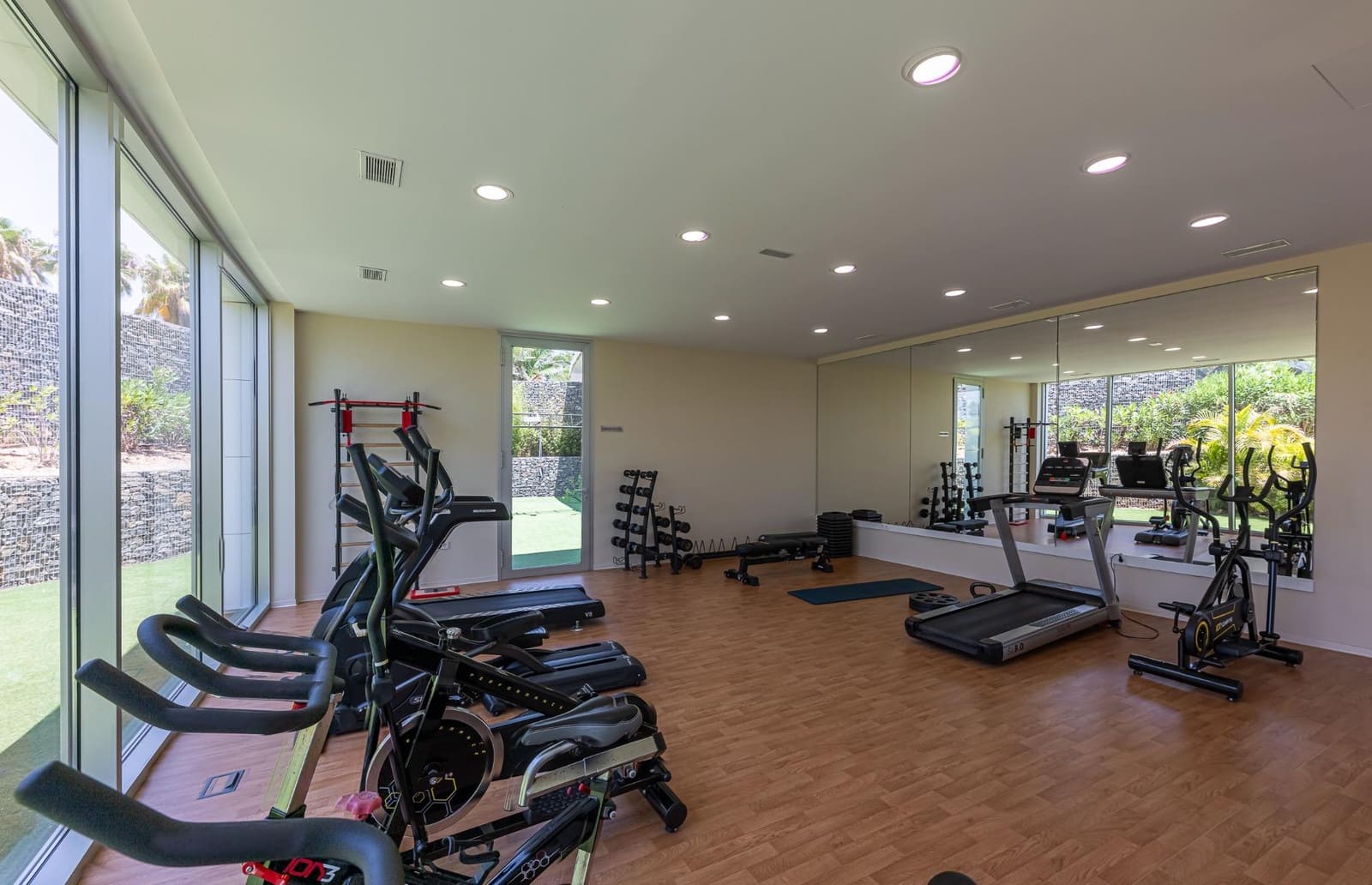 2 Zimmer Apartment zu verkaufen in Estepona mit Pool Garage - 795.000 € (Ref: 9137243)