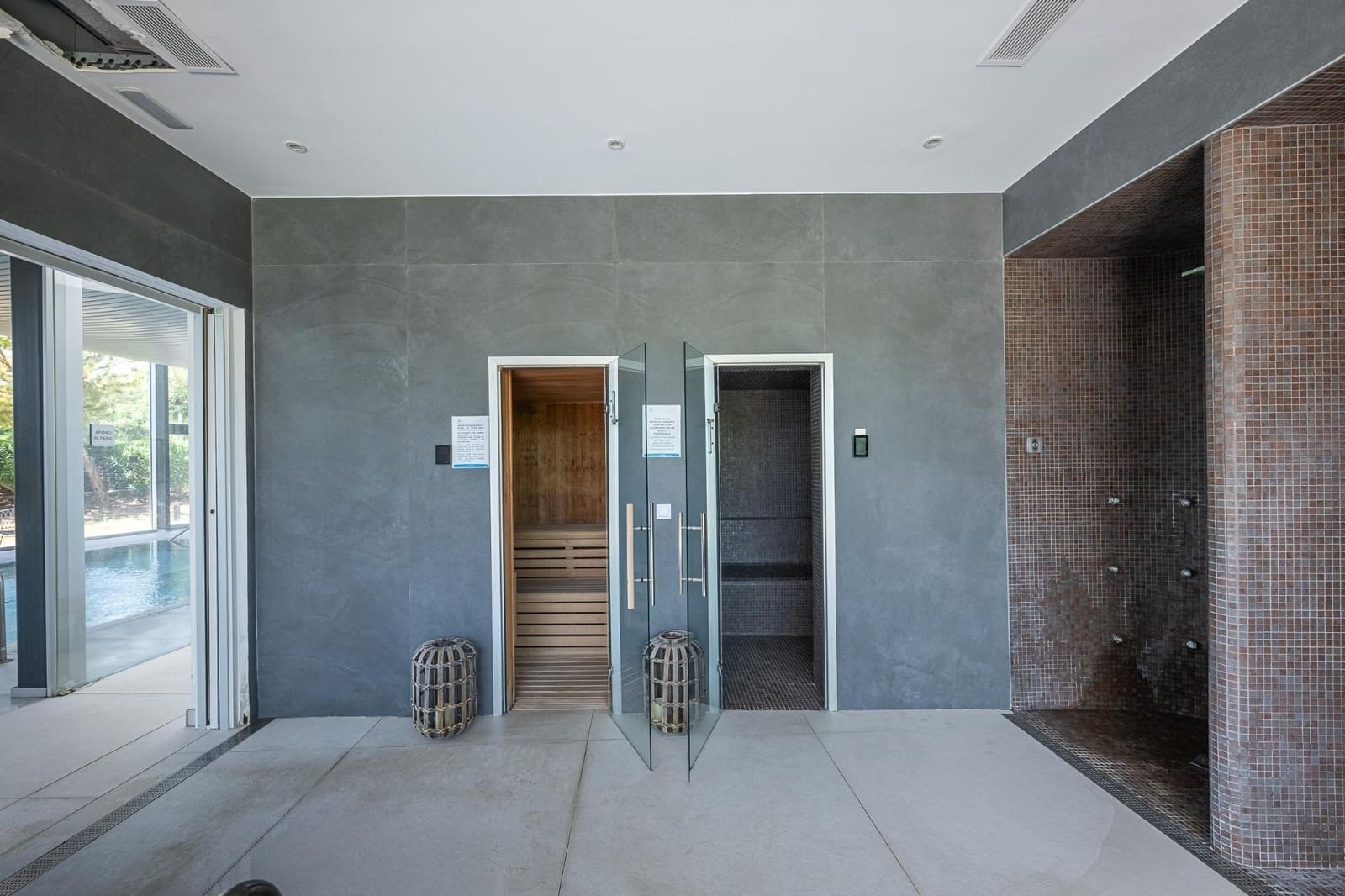 2 Zimmer Apartment zu verkaufen in Estepona mit Pool Garage - 795.000 € (Ref: 9137243)