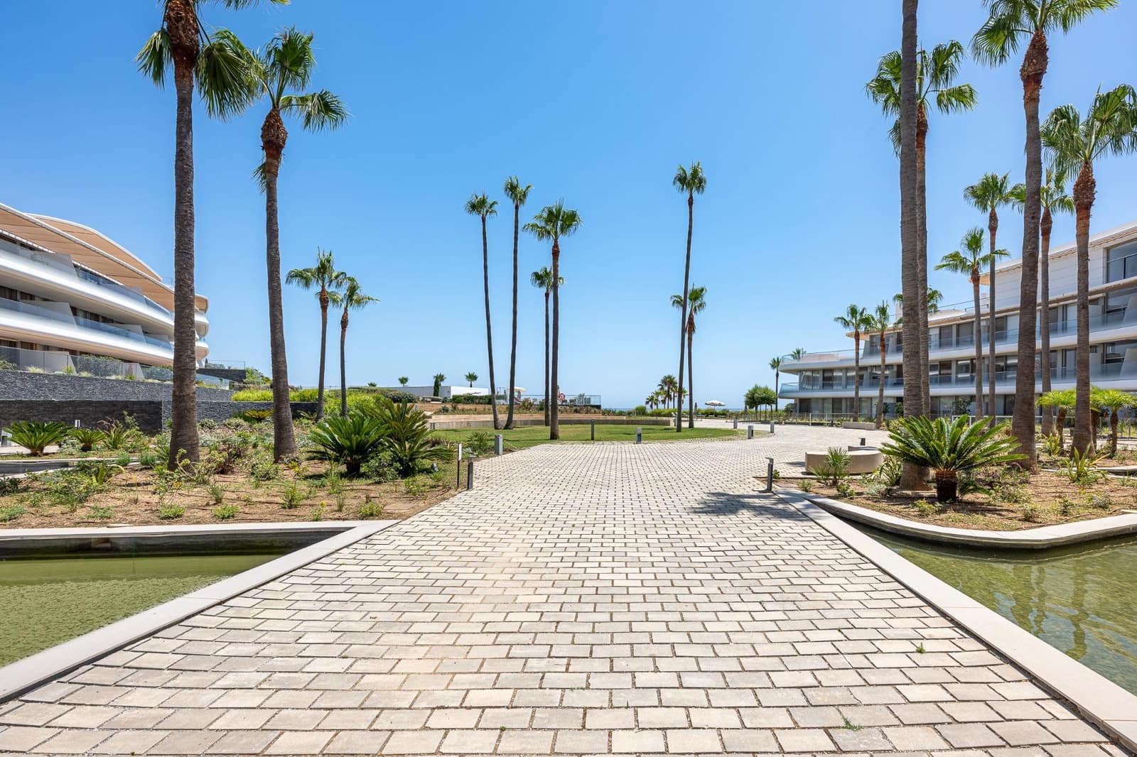 2 Zimmer Apartment zu verkaufen in Estepona mit Pool Garage - 795.000 € (Ref: 9137243)