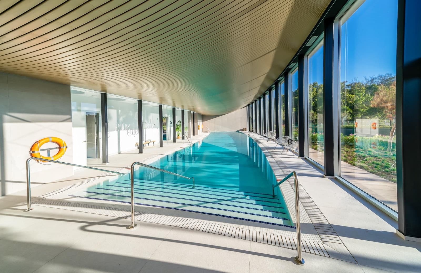 2 Zimmer Apartment zu verkaufen in Estepona mit Pool Garage - 795.000 € (Ref: 9137243)