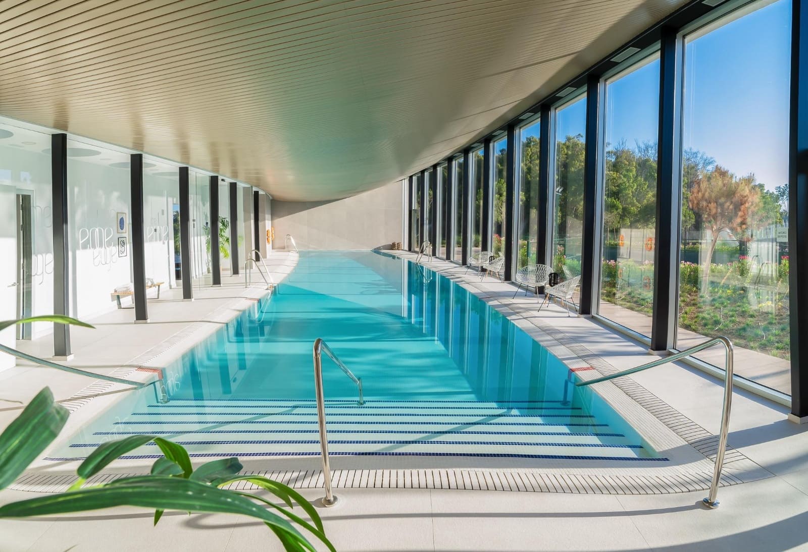 2 Zimmer Apartment zu verkaufen in Estepona mit Pool Garage - 795.000 € (Ref: 9137243)