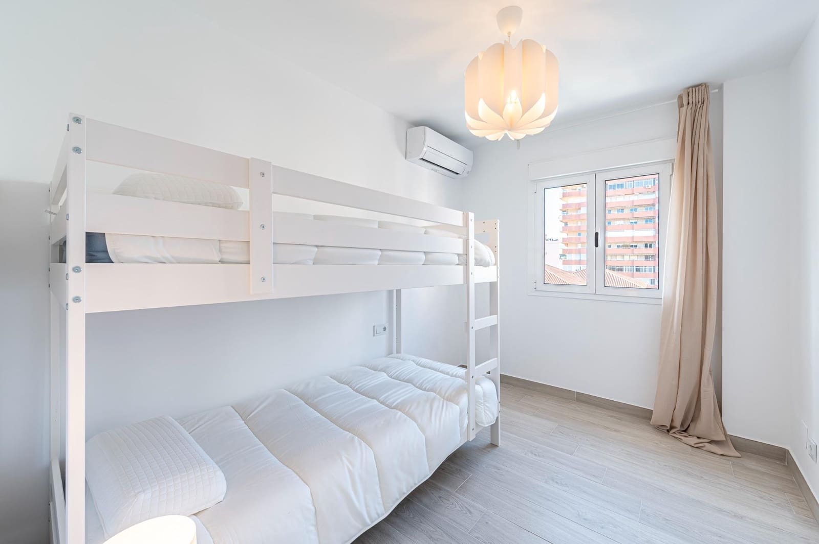 4 soveværelse Lejlighed til leje i Fuengirola - € 1.500 (Ref: 9202508)