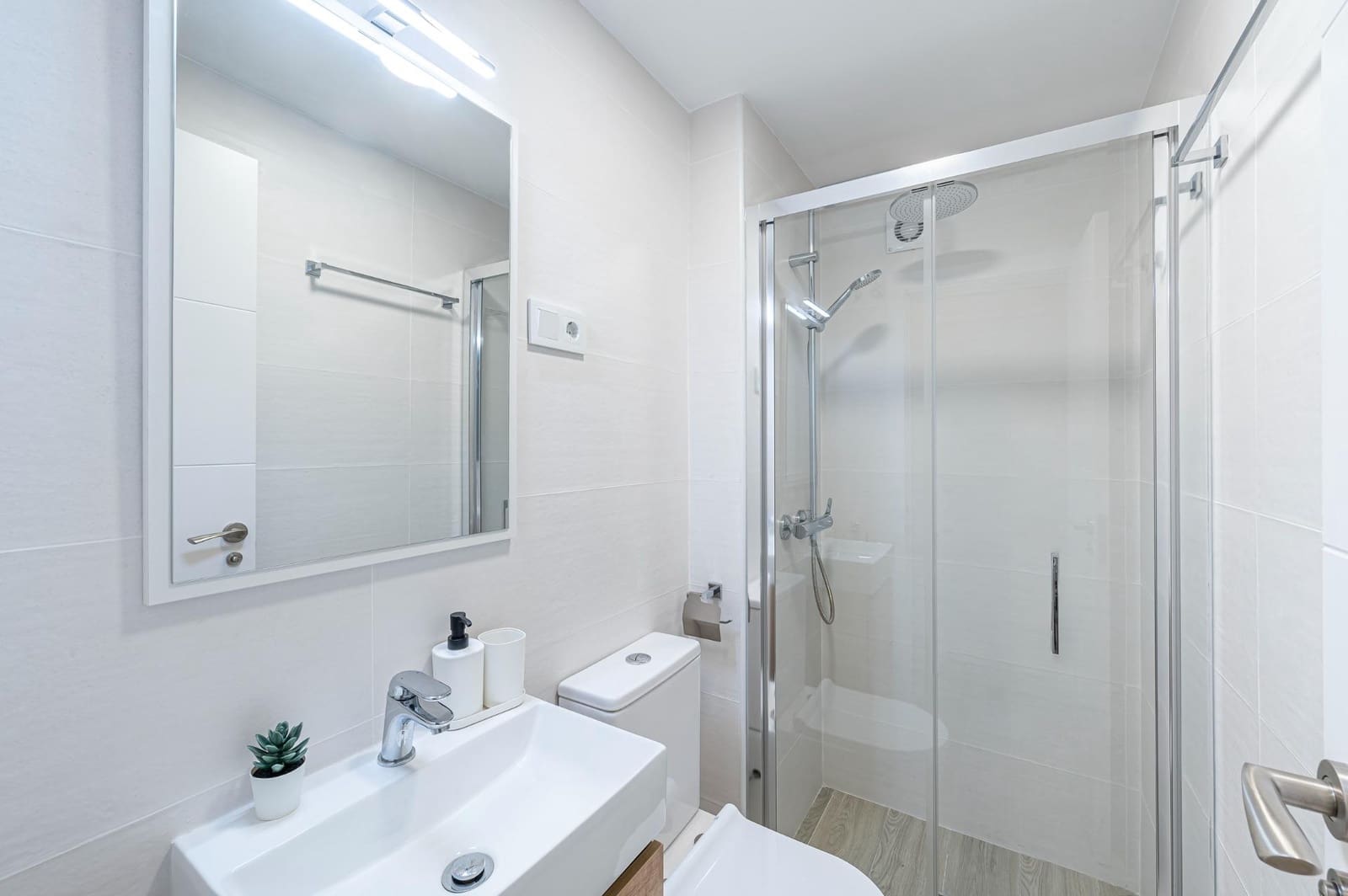 4 soveværelse Lejlighed til leje i Fuengirola - € 1.500 (Ref: 9202508)