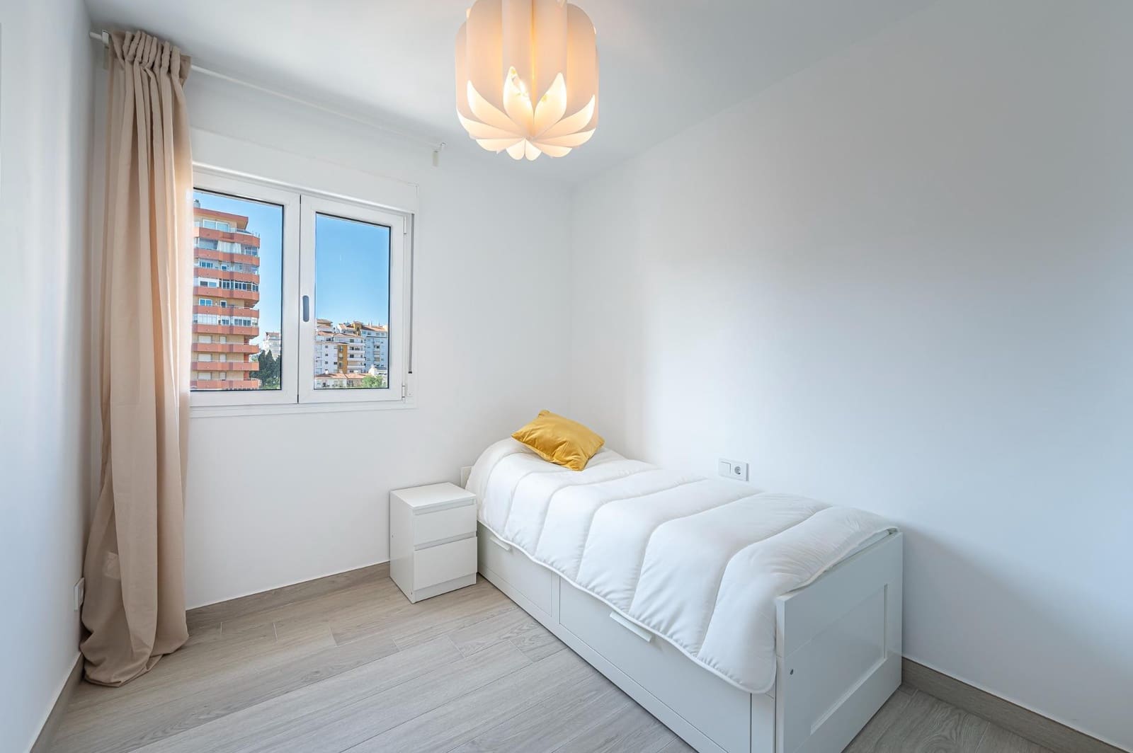 4 soveværelse Lejlighed til leje i Fuengirola - € 1.500 (Ref: 9202508)