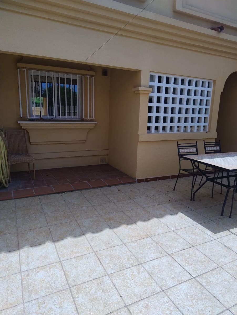 2 soveværelse Rækkehus til leje i Fuengirola med swimmingpool garage - € 1.600 (Ref: 9202509)