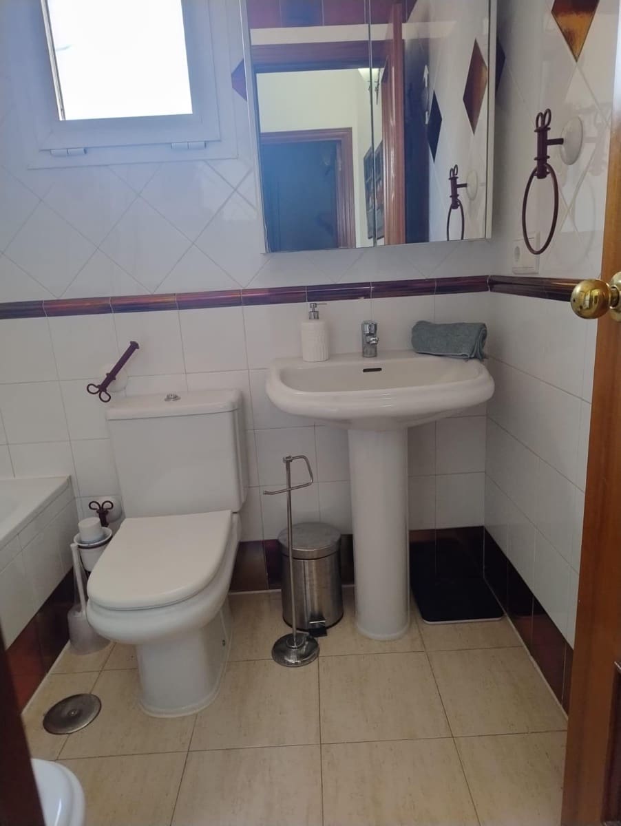 2 soveværelse Rækkehus til leje i Fuengirola med swimmingpool garage - € 1.600 (Ref: 9202509)