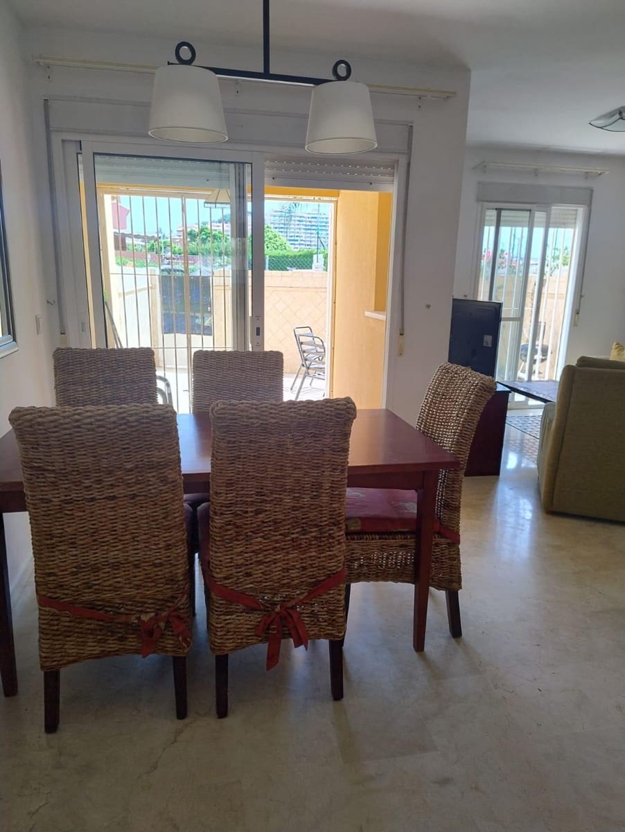 2 soveværelse Rækkehus til leje i Fuengirola med swimmingpool garage - € 1.600 (Ref: 9202509)