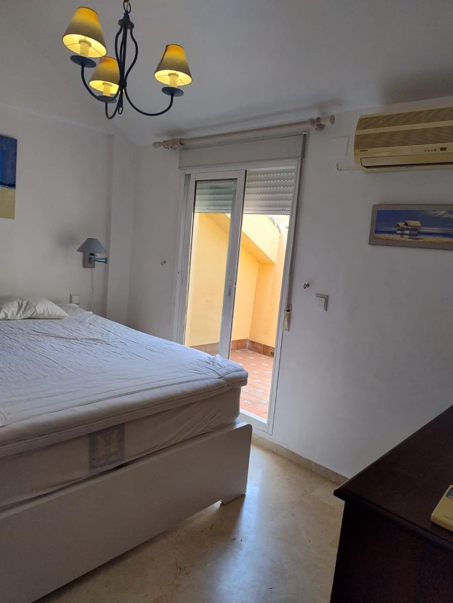 2 soveværelse Rækkehus til leje i Fuengirola med swimmingpool garage - € 1.600 (Ref: 9202509)