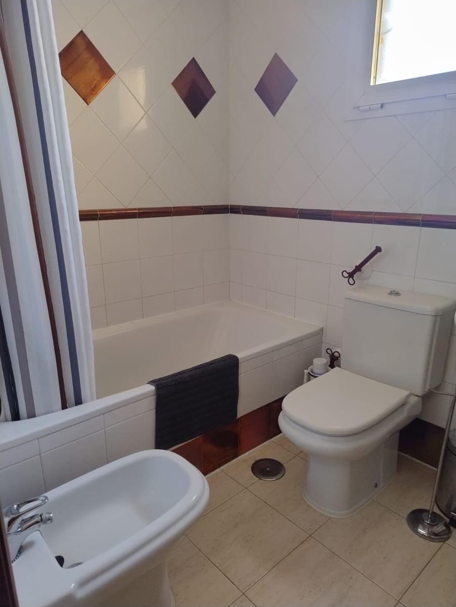 2 soveværelse Rækkehus til leje i Fuengirola med swimmingpool garage - € 1.600 (Ref: 9202509)