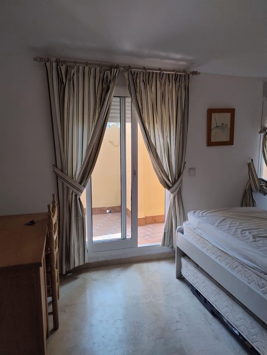 2 soveværelse Rækkehus til leje i Fuengirola med swimmingpool garage - € 1.600 (Ref: 9202509)