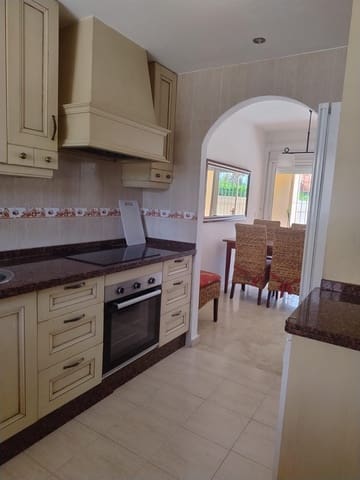 2 soveværelse Rækkehus til leje i Los Pacos, Fuengirola med swimmingpool garage - € 1.600 (Ref: 9202509)