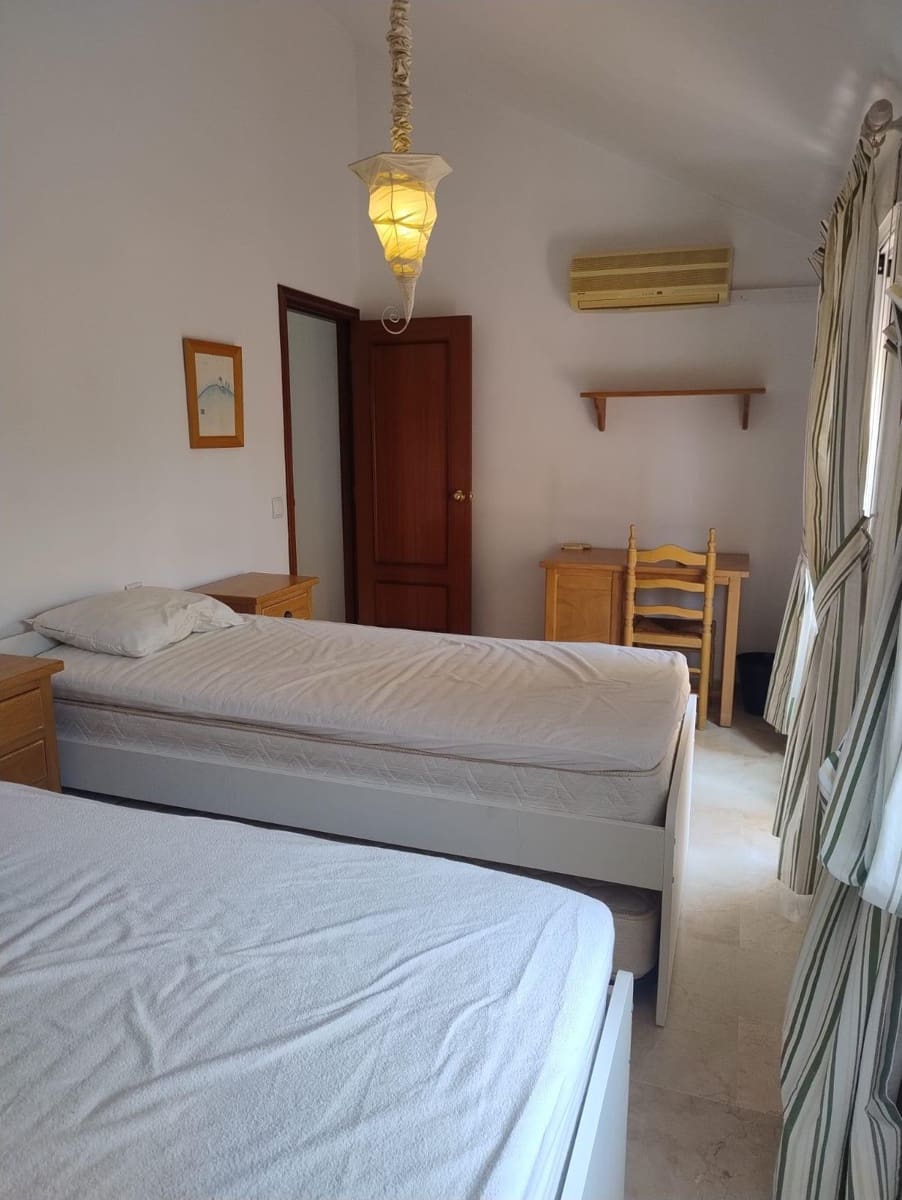 2 soveværelse Rækkehus til leje i Fuengirola med swimmingpool garage - € 1.600 (Ref: 9202509)