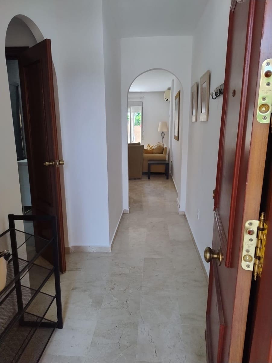 2 soveværelse Rækkehus til leje i Fuengirola med swimmingpool garage - € 1.600 (Ref: 9202509)