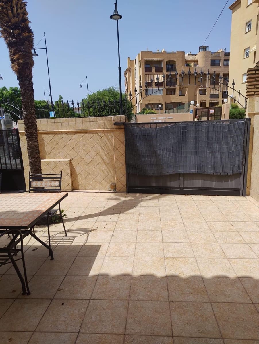 2 soveværelse Rækkehus til leje i Fuengirola med swimmingpool garage - € 1.600 (Ref: 9202509)