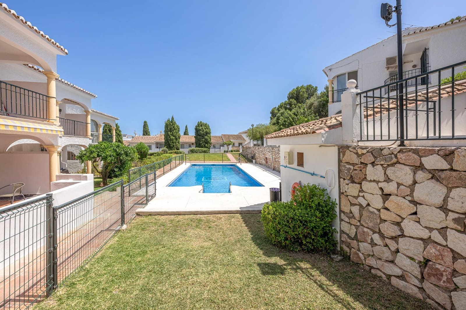 Apartamento de 2 habitaciones en Fuengirola en venta con piscina - 290.000 € (Ref: 9326550)