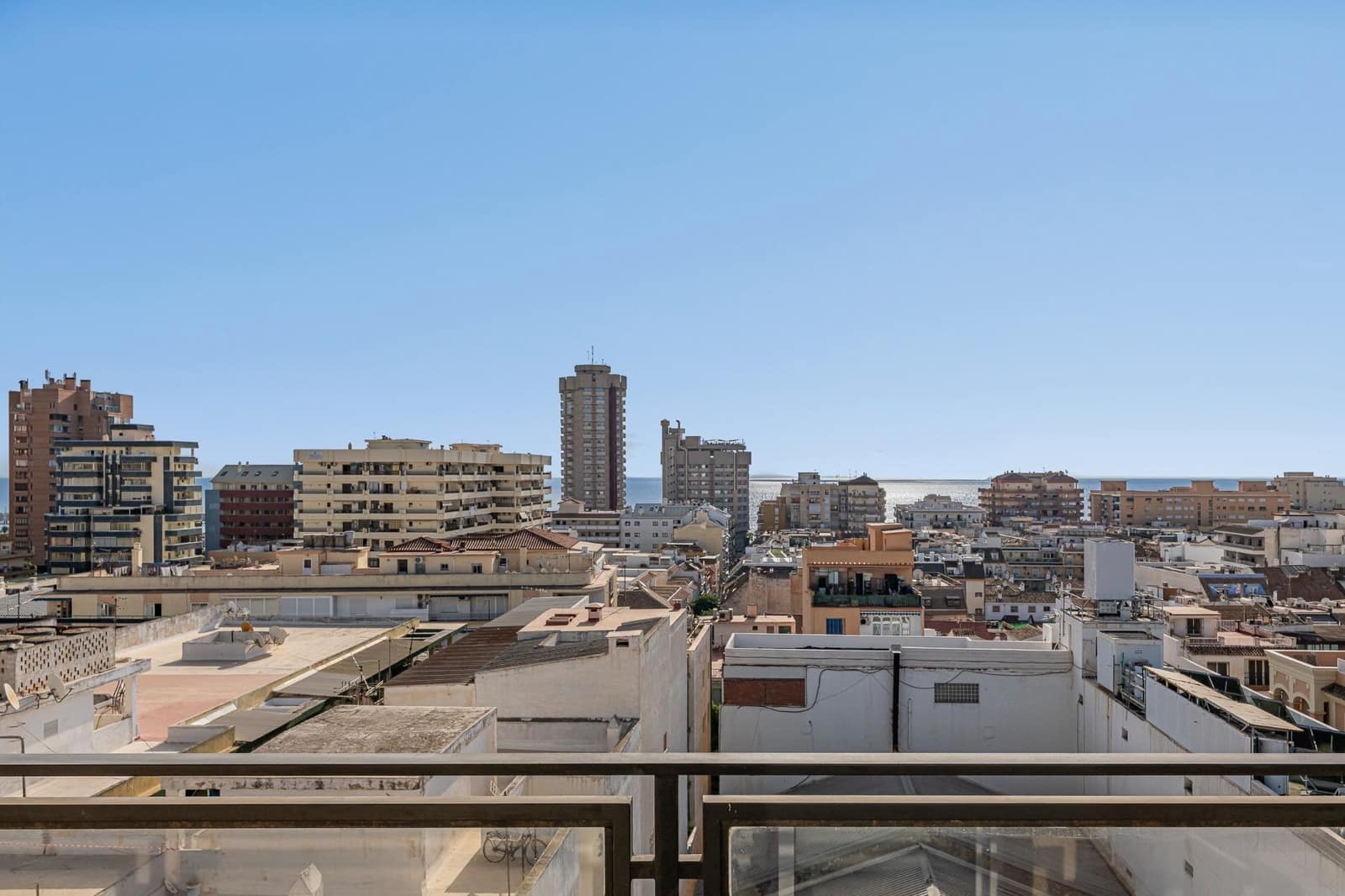 3 bedroom Flat for sale in Fuengirola - € 415,000 (Ref: 9338128)