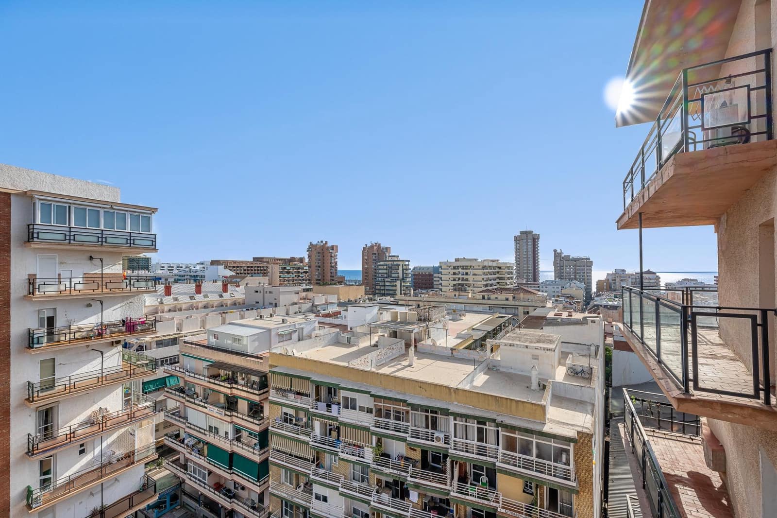 3 bedroom Flat for sale in Fuengirola - € 415,000 (Ref: 9338128)