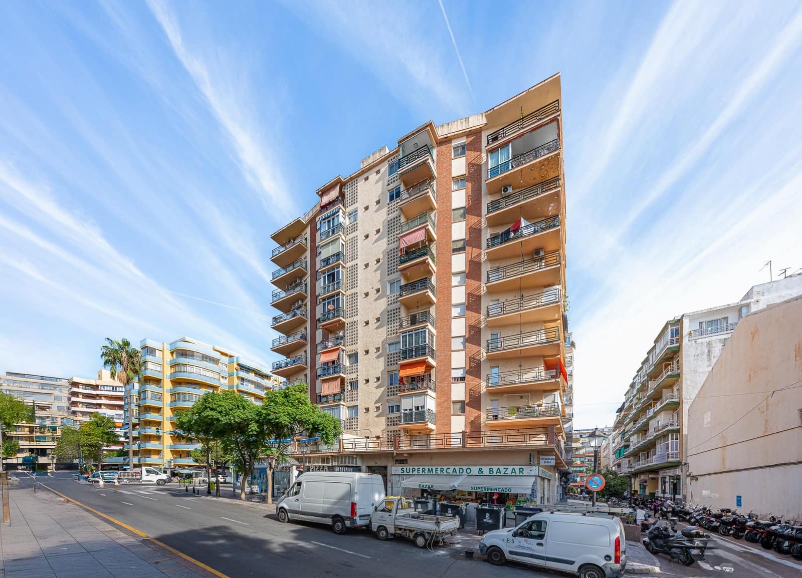 3 bedroom Flat for sale in Fuengirola - € 415,000 (Ref: 9338128)
