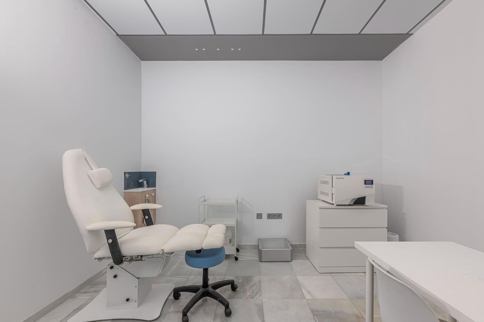 7 soverom Kommersiell til salgs i Fuengirola - € 150 000 (Ref: 9355941)