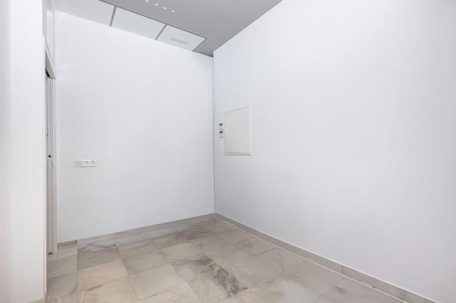 7 makuuhuone Kaupallinen myytävänä paikassa Centro ciudad, Fuengirola - 150 000 € (Ref: 9355941)