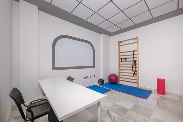 7 makuuhuone Kaupallinen myytävänä paikassa Centro ciudad, Fuengirola - 150 000 € (Ref: 9355941)