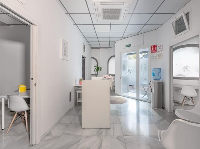 7 makuuhuone Kaupallinen myytävänä paikassa Centro ciudad, Fuengirola - 150 000 € (Ref: 9355941)