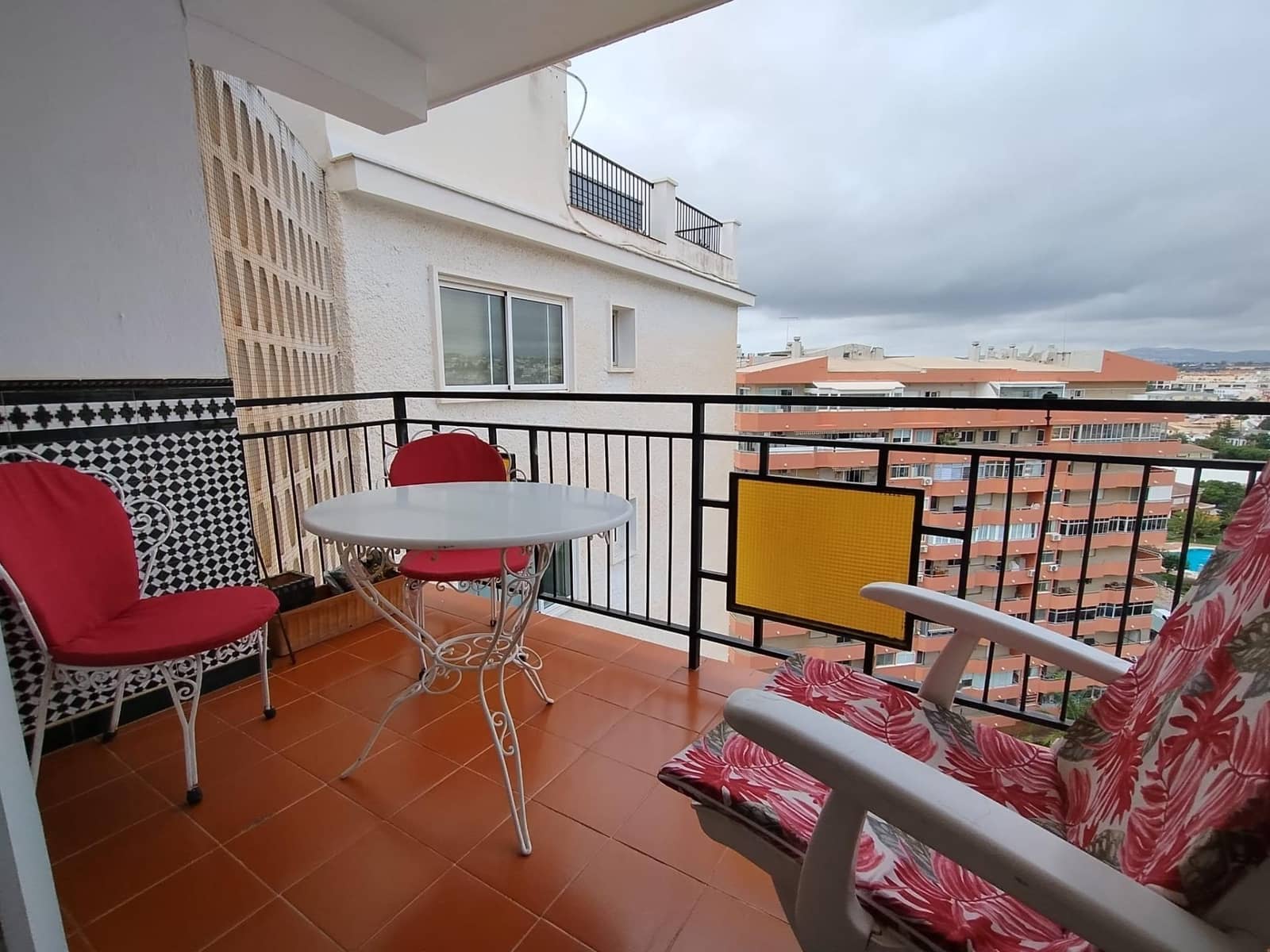 2 slaapkamer Appartement te huur in Fuengirola met zwembad garage - € 1.100 (Ref: 9375407)