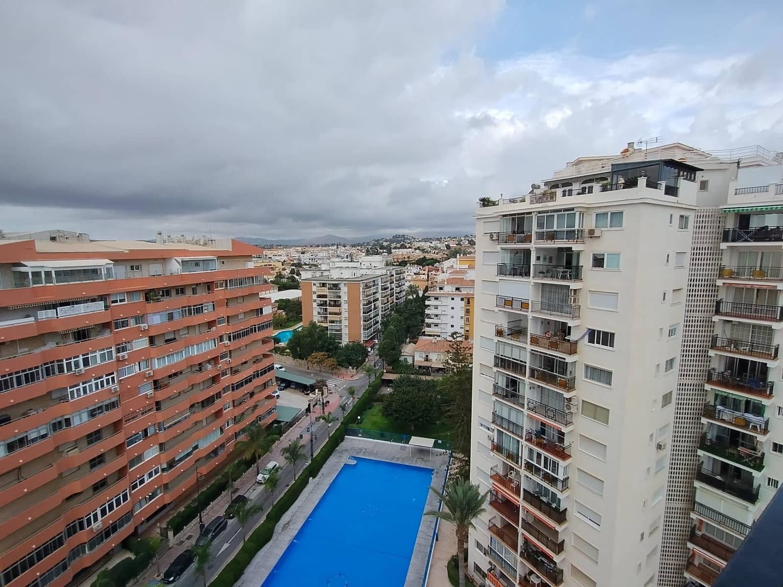 2 slaapkamer Appartement te huur in Fuengirola met zwembad garage - € 1.100 (Ref: 9375407)