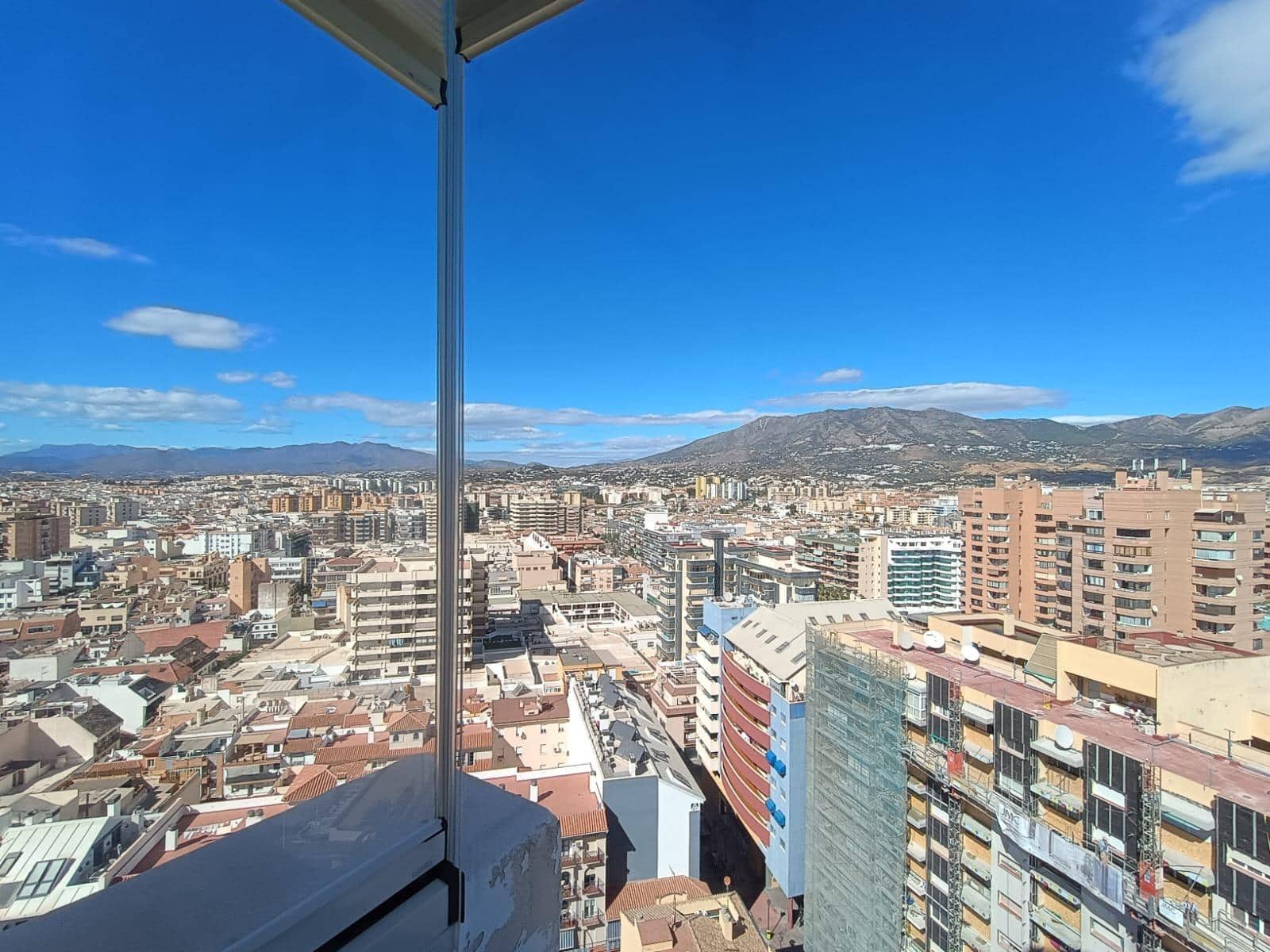 Studio te huur in Fuengirola met zwembad - € 950 (Ref: 9383045)