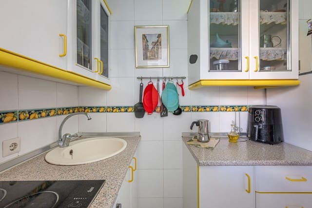 1 slaapkamer Appartement te koop in Zona Puerto Deportivo, Fuengirola met zwembad - € 249.000 (Ref: 9481266)