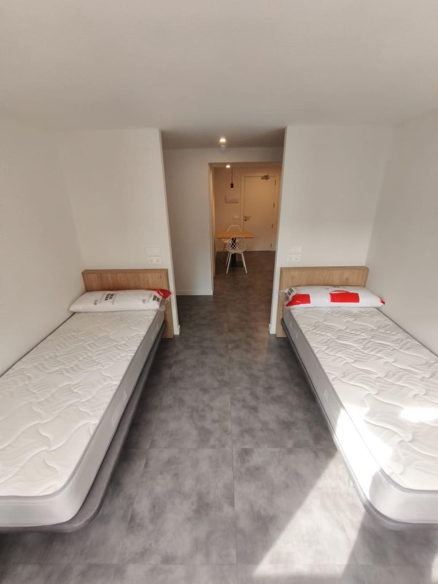 Appartement de 14 chambres à louer à Lleida ville - 650 € (Ref: 9611632)