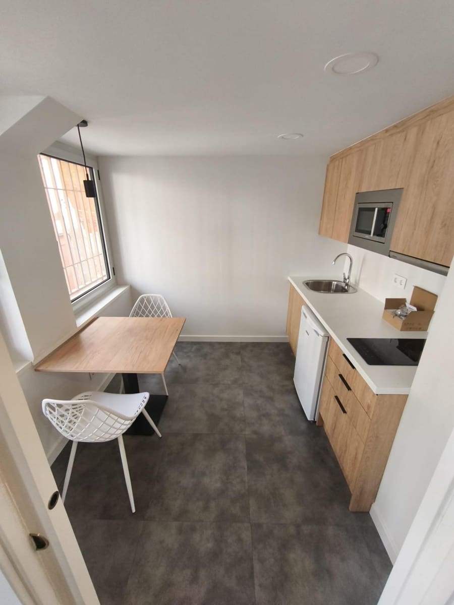 Appartement de 14 chambres à louer à Lleida ville - 650 € (Ref: 9611632)