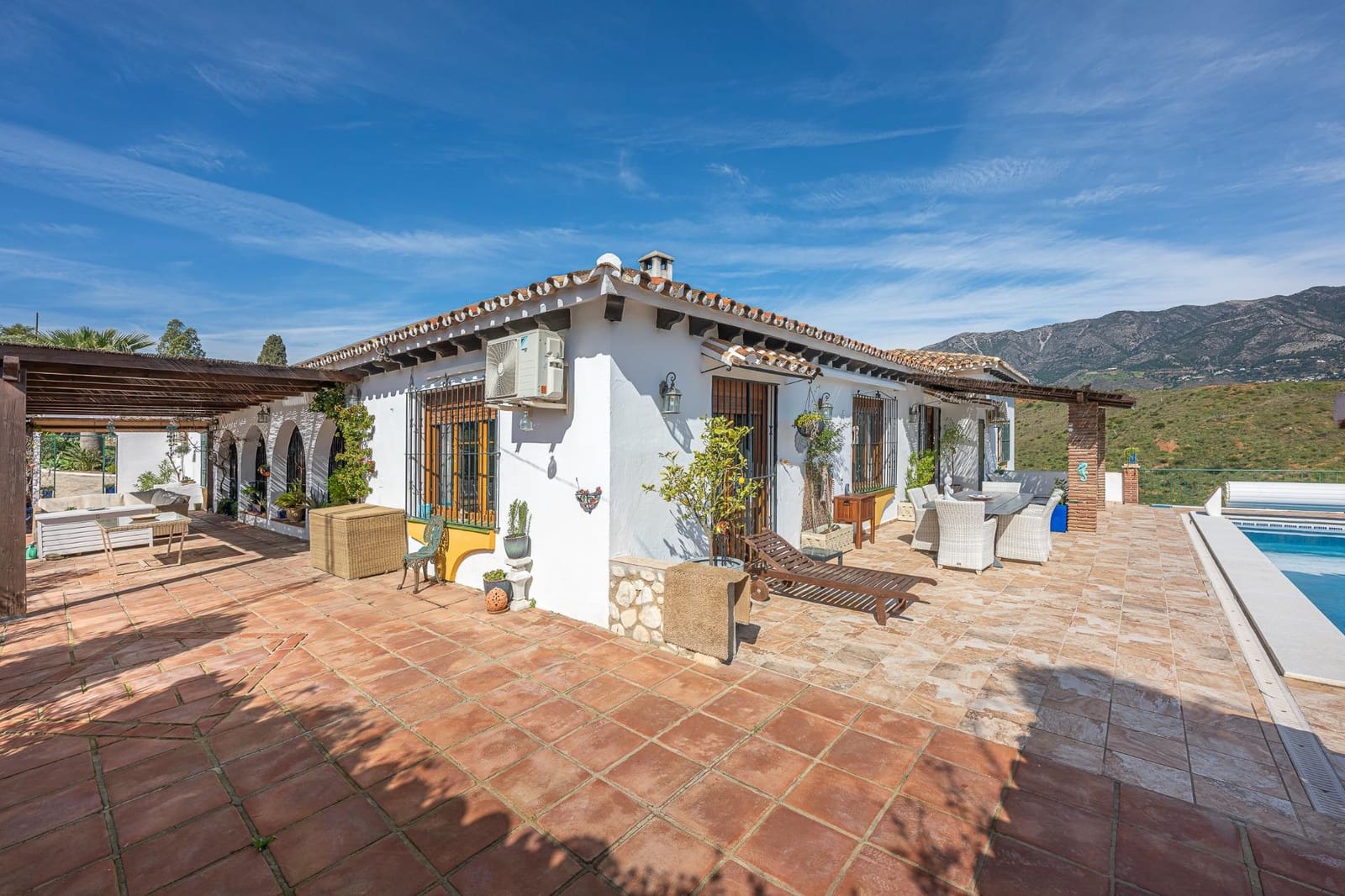 3 bedroom Villa for sale in Mijas Golf with pool garage - € 995,000 (Ref: 9645127)