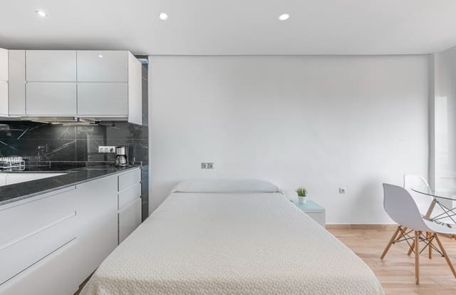 Studio til salgs i Torremolinos med svømmebasseng - € 250 000 (Ref: 9804395)