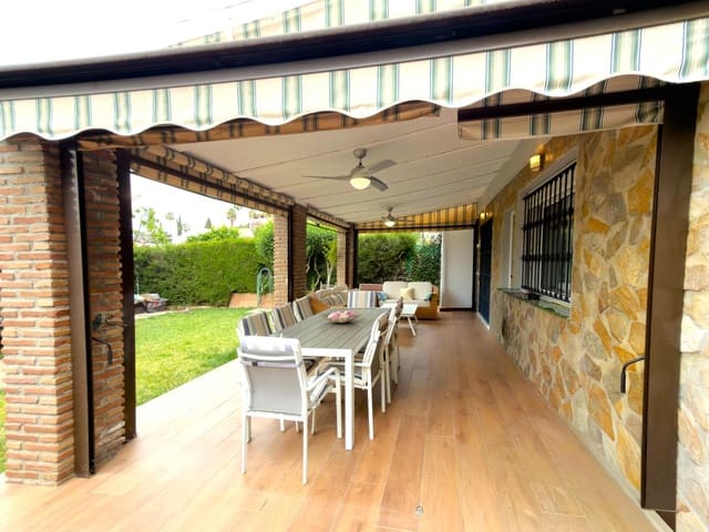 6 soverom Kjedet enebolig til salgs i El Coto, Mijas med svømmebasseng garasje - € 860 000 (Ref: 9817979)