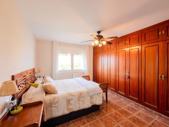 6 soverom Kjedet enebolig til salgs i El Coto, Mijas med svømmebasseng garasje - € 860 000 (Ref: 9817979)
