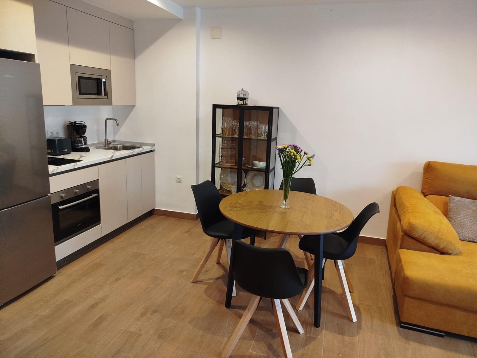 Apartamento de 1 habitación en Fuengirola en alquiler con piscina - 1.200 € (Ref: 9836403)