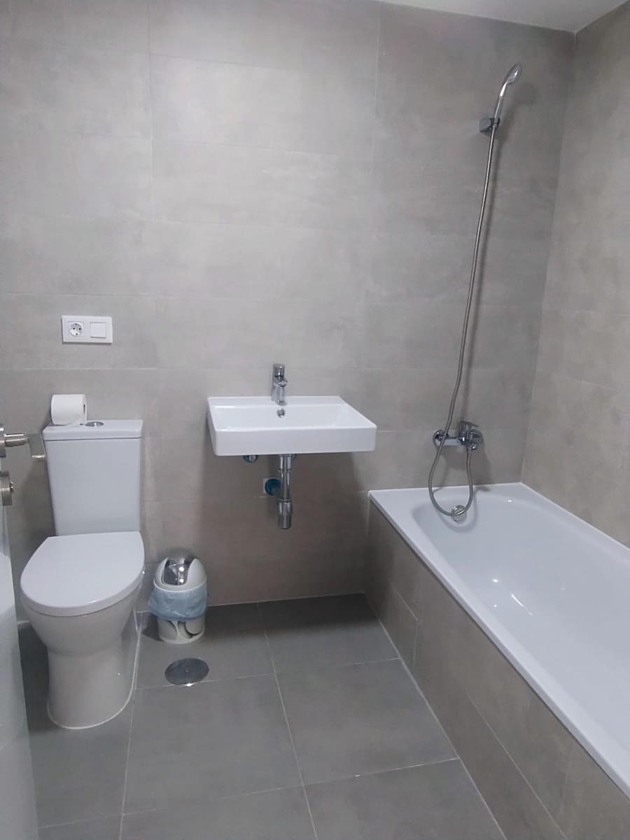 2 soveværelse Lejlighed til leje i Fuengirola med swimmingpool garage - € 1.200 (Ref: 9839337)