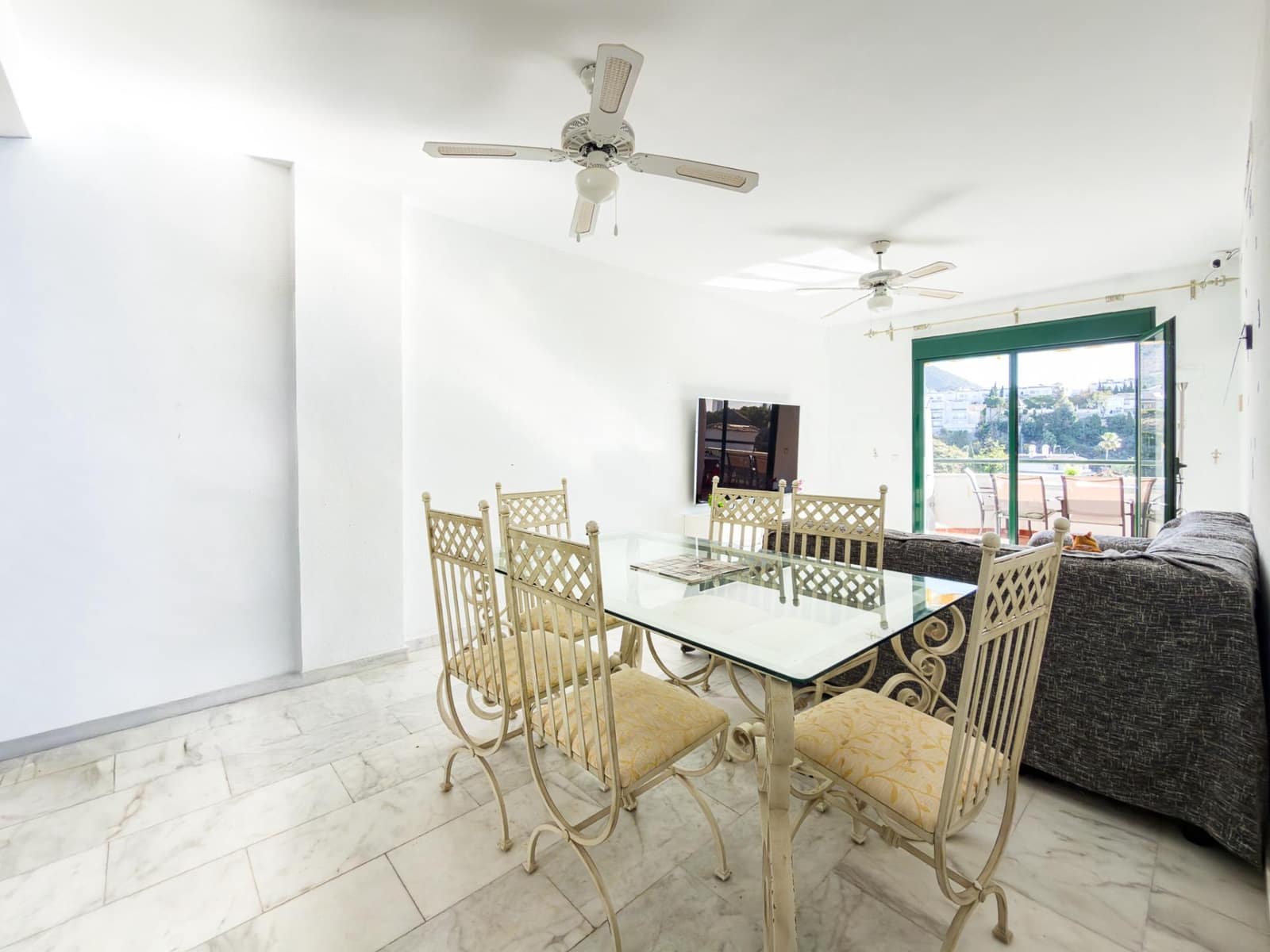 3 bedroom Flat for sale in Fuengirola with pool garage - € 339,000 (Ref: 9843483)