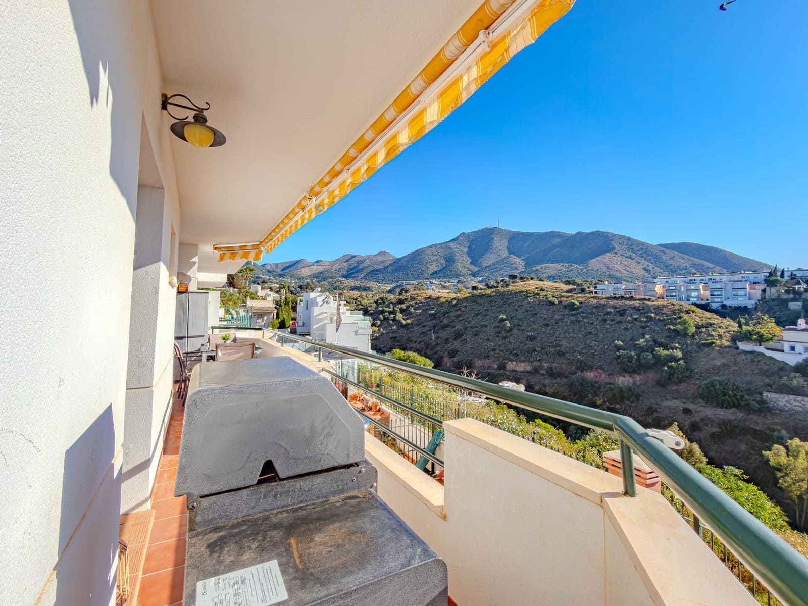 3 bedroom Flat for sale in Fuengirola with pool garage - € 339,000 (Ref: 9843483)