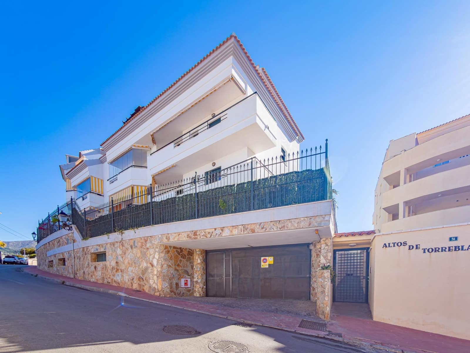 3 bedroom Flat for sale in Fuengirola with pool garage - € 339,000 (Ref: 9843483)