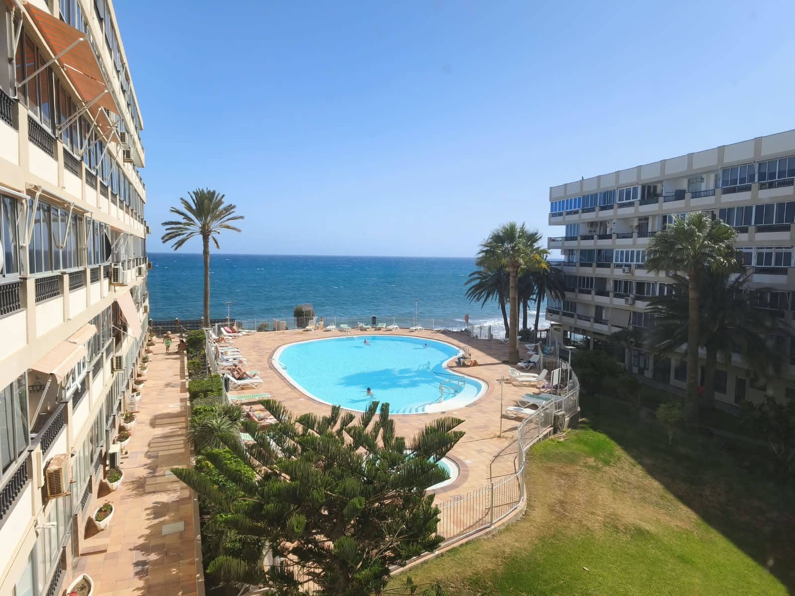 2 sovrum Strandlägenhet att hyra i Playa del Aguila med pool - 900 € (Ref: 10133814)