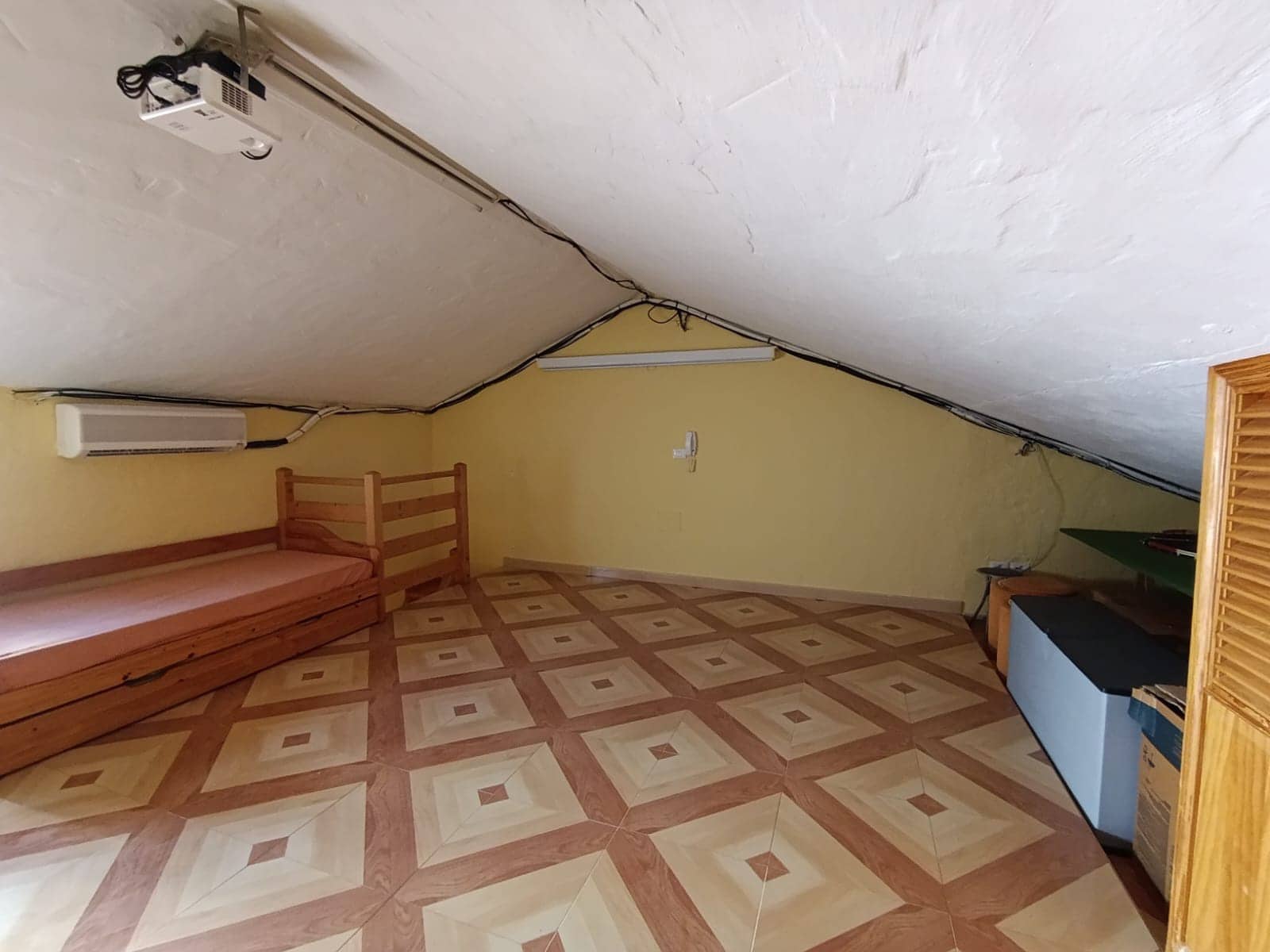 3 bedroom Finca/Country House for rent in Santa Lucia de Tirajana with garage - € 800 (Ref: 8916434)