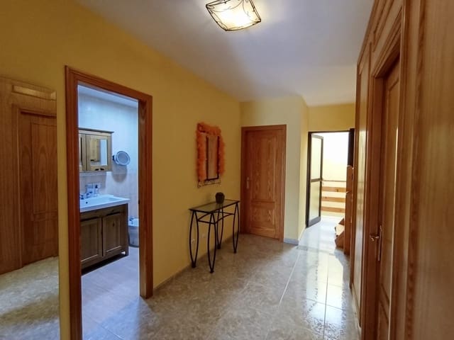 3 quarto Quinta/Casa Rural para arrendar em Santa Lucía de Tirajana com garagem - 800 € (Ref: 8916434)