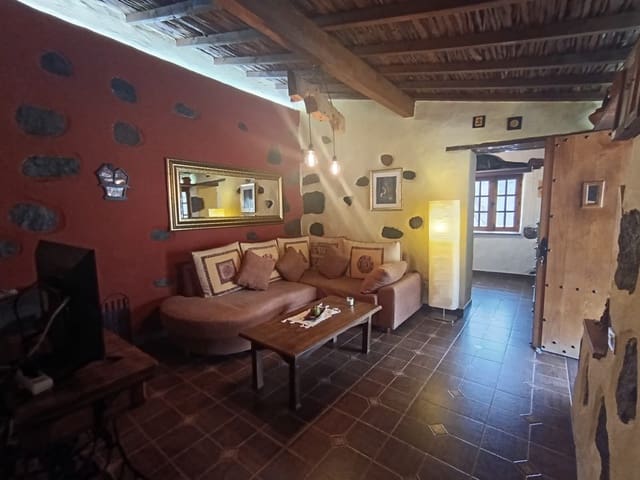 2 bedroom Finca/Country House for rent in San Bartolomé de Tirajana with pool garage - € 1,100 (Ref: 9240652)