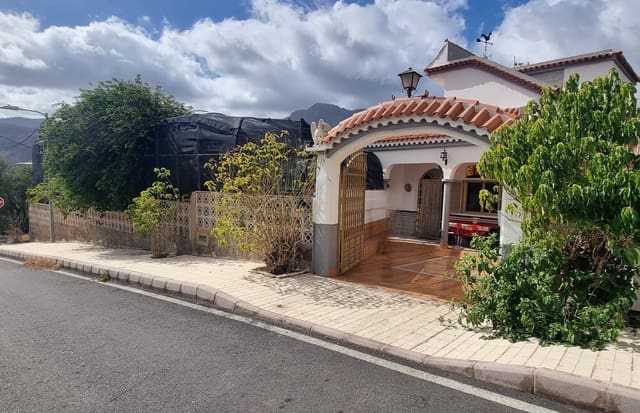 3 bedroom Finca/Country House for sale in Santa Lucía de Tirajana with garage - € 320,000 (Ref: 9390334)